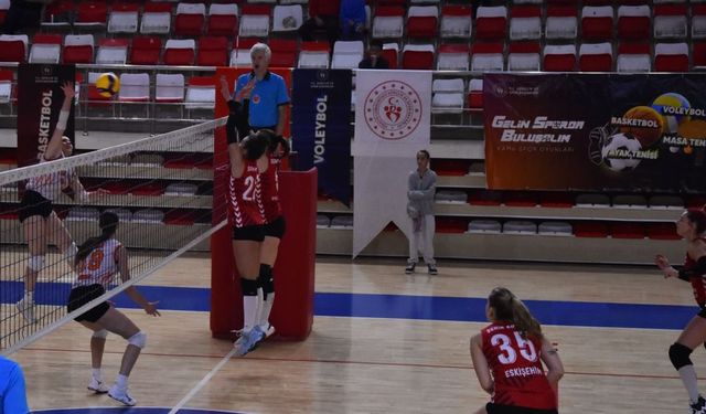 Voleybolda hedef 3 maçta da gülmek