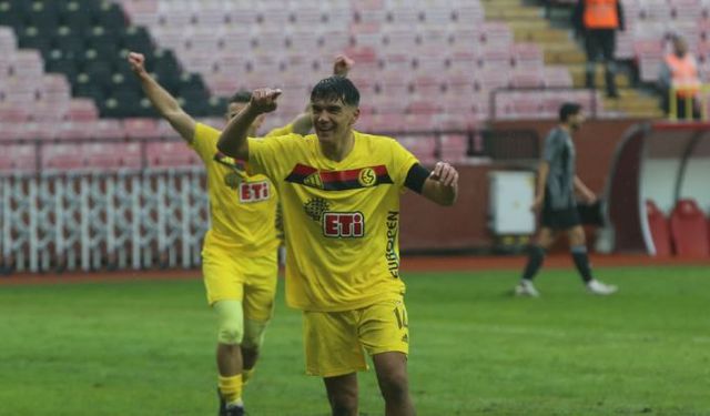 Akın Akman takımı sırtlıyor