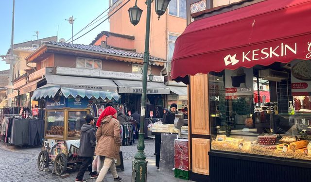 Eskişehir'de kırılan aydınlatma direği tehlike yaratıyor