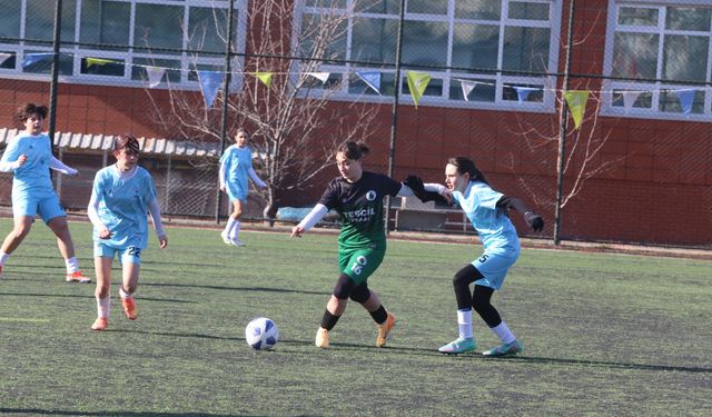 Eskişehir'deki derbide gol yağmuru vardı