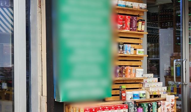 Eskişehir’de vitrine asılan yazı tebessüm ettirdi