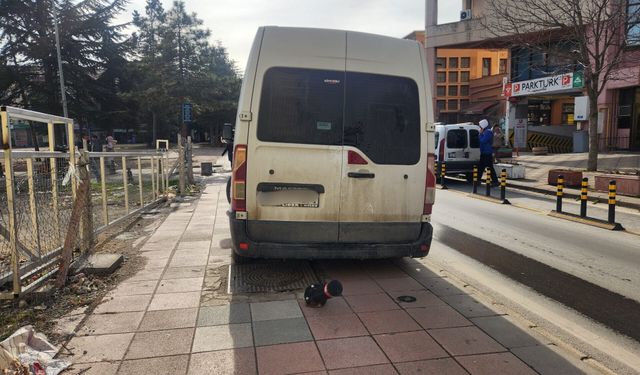 Eskişehir’de duyarsız sürücüler dubaları hiçe sayıyor!