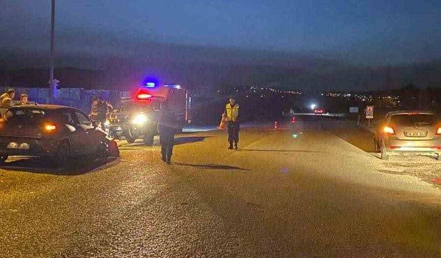 Bilecik'te iki araç çarpıştı: 3 yaralı