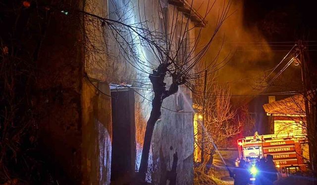 Köy evinde çıkan yangın korkuttu