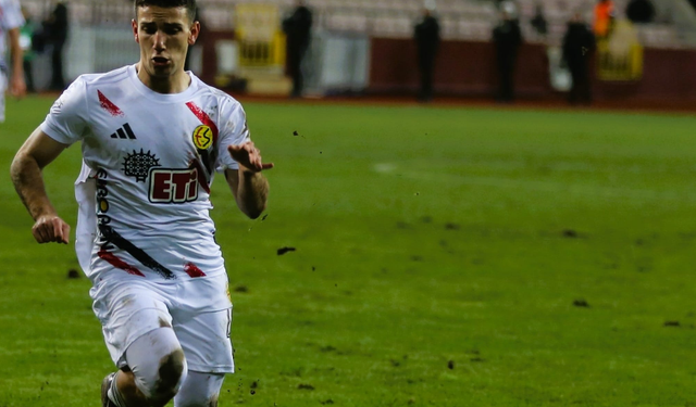 Stadyum zemini yine eleştiri konusu