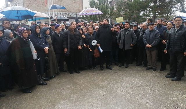 Eskişehir'de mahalleli muhtarlığı bastı: Suçlu basın ilan edildi