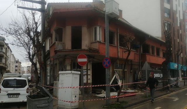 Eskişehir'in merkezindeki korkutan bina için harekete geçildi