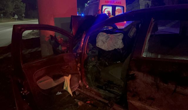 Eskişehir’de otomobil köprü kolonuna çarptı: 2 yaralı