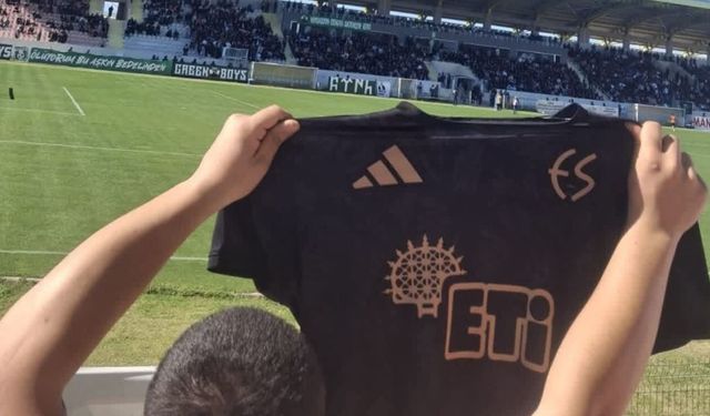 Akşehir taraftarı Manavgat’ta Es Es forması açtı