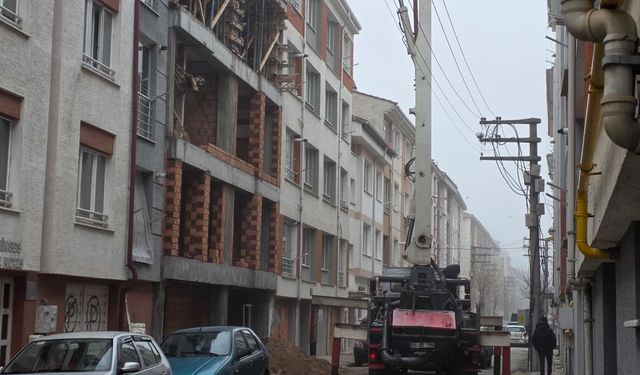 Eskişehir'de inşaat yolu kapattı: Sürücüler zor anlar yaşadı