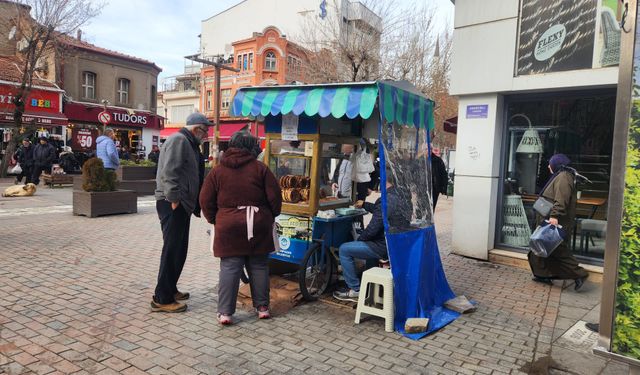 Eskişehir’de soğuk hava sokak satıcılarını vurdu!