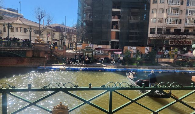 Eskişehir’de kış manzarasında gondol turları sürüyor!