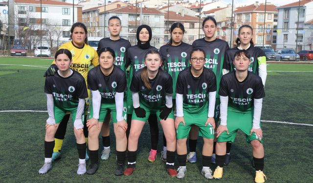 Çamlıca’nın kızları 7 golle galip geldi