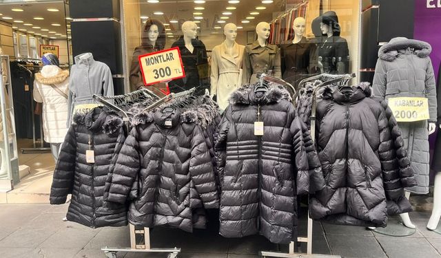 Eskişehir Asarcıklı Caddesi’nde bütçe dostu mont hamlesi