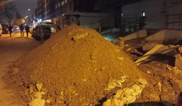 Eskişehir’de inşaat kazısı yayaları zora soktu