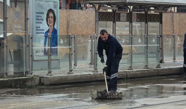 Eskişehir’de tramvay hattı göle döndü!