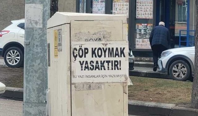 Eskişehir'de panoya yazılan uyarıya eklenen not dikkat çekti
