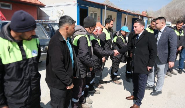 Sivrihisar Belediyesi’nde bayramlaşma: 5 bin lira ikramiye