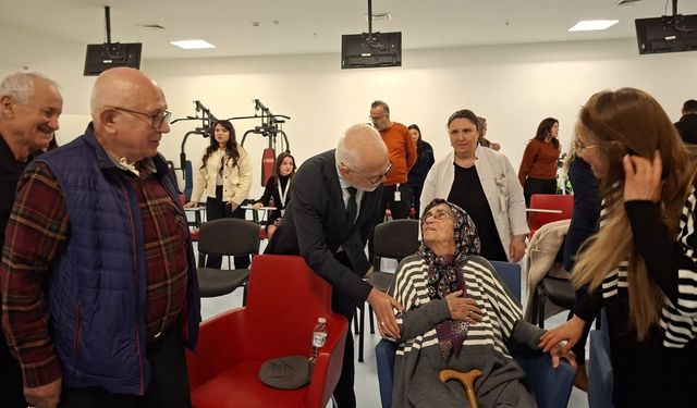 Eskişehir'de anlamlı buluşma: Çiçekler verildi, pasta kesildi