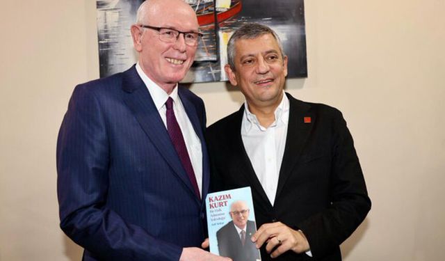 Başkan Kurt’tan Özgür Özel’e anlamlı hediye