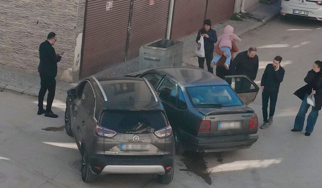 Eskişehir'de aynı sokakta yine kaza: Ucuz atlatıldı!