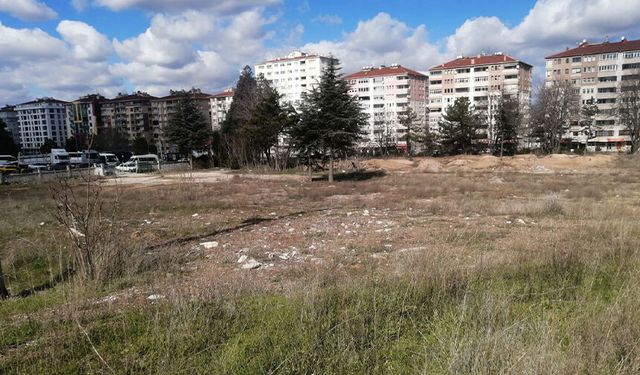 Eskişehir'de kamu arsaları perişan: Çöplükten farksız!