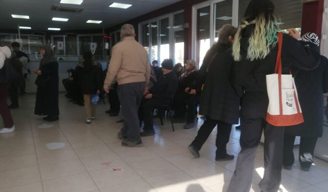 Eskişehir'de kart yoğunluğu: 2 TL vermek istemeyen oraya koştu