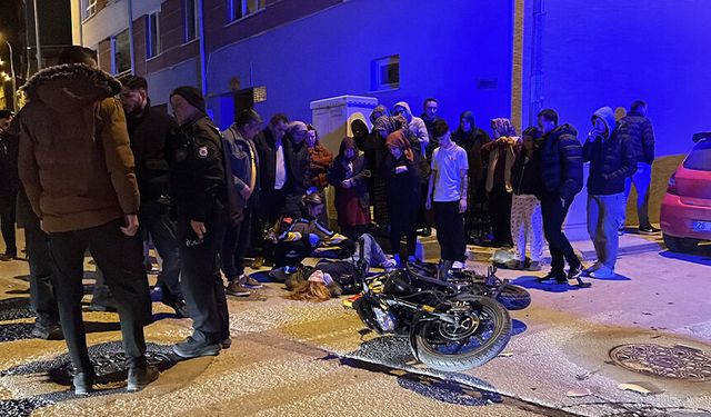 Eskişehir'de otomobille motosiklet çarpıştı: 2 kadın yaralandı