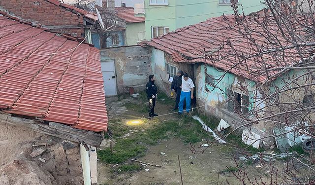 Eskişehir'de  silah sesleriyle uyandı: Evden neler çıktı neler