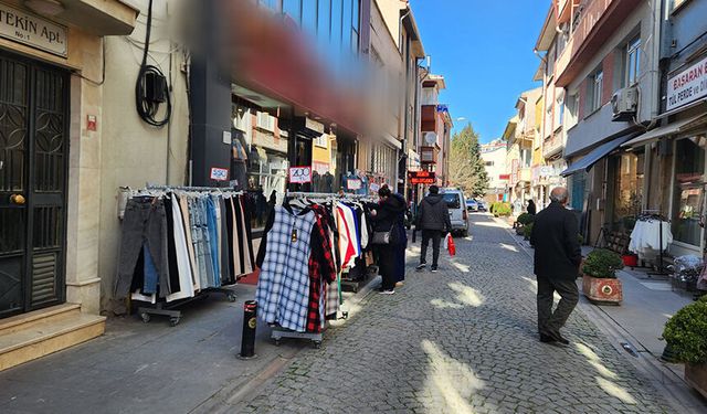 Eskişehir'de yayaya kaldırımda esnaf engeli