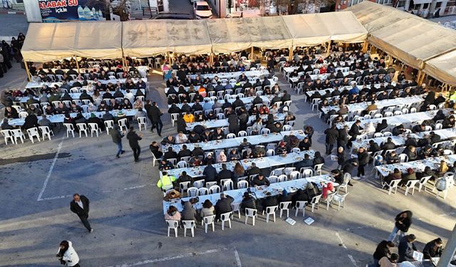 Eskişehir'in ilçelerinde kurulan iftar sofralarında binlerce kişi buluştu