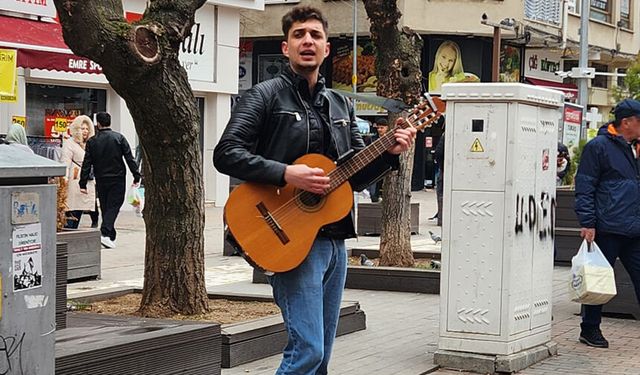 Sokak müzisyenleri Eskişehir’in ritmini yükseltiyor