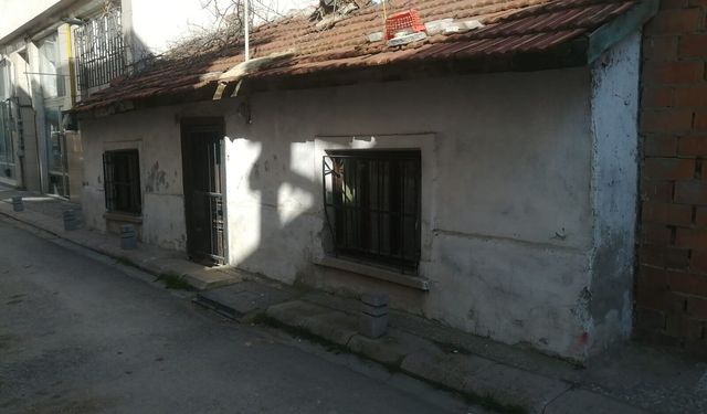 Eskişehir'de vatandaş tedirgin: Terk edilen binalar korkutuyor