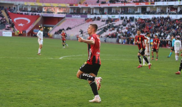 Sonradan oyuna girip yine golünü attı