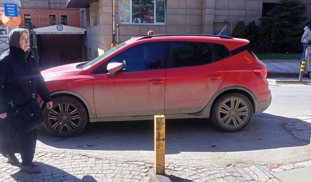 Eskişehir'de park ihlali trafiği aksattı