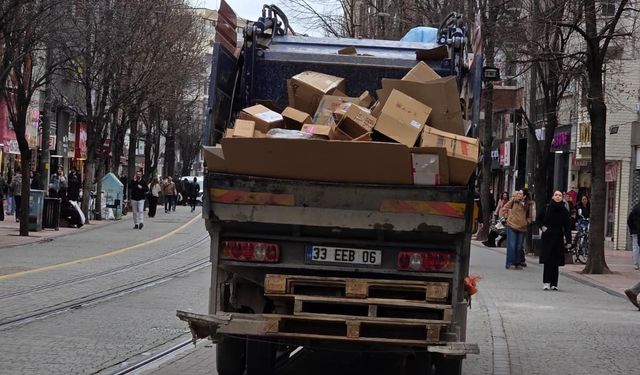 Eskişehir'de atık kartonlar düzenli olarak geri dönüşüme kazandırılıyor