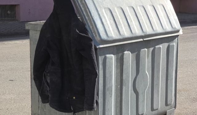 Eskişehir'de asılan mont dikkat çekti