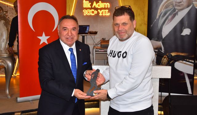 Hakan Şapcı’ya da plaket verildi