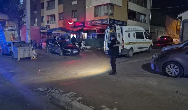 Eskişehir'de markette tartışma kanlı bitti: 2 kişi bıçaklandı