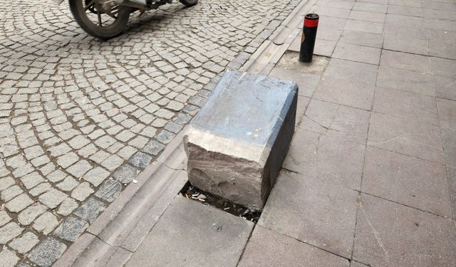 Eskişehir'de beton dubalar zarar görüyor