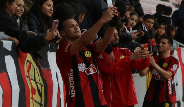 Eskişehirspor maçının sonu karnaval yeriydi