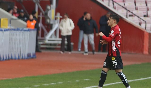 Eskişehirsporlu futbolcu tedbir amaçlı oyundan alındı