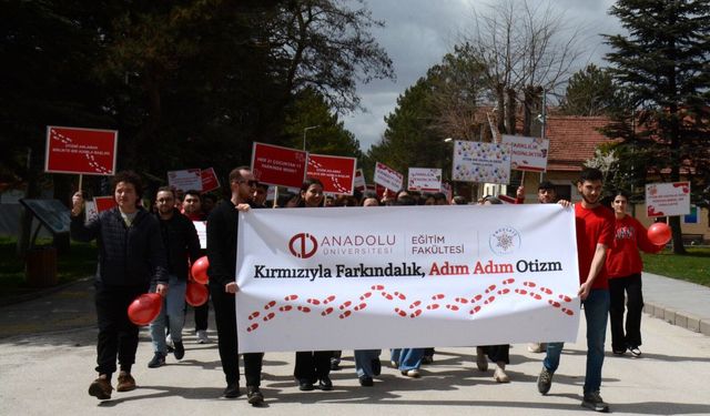 Anadolu Üniversitesi’nde otizm için kırmızı yürüyüş