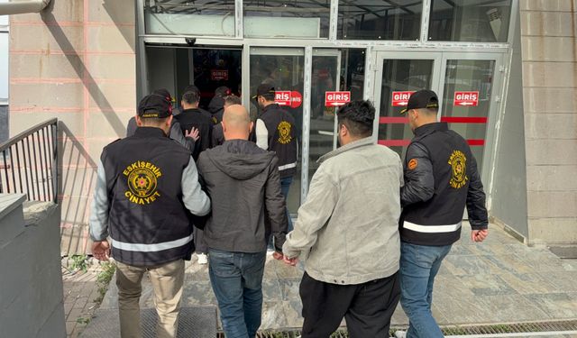Eskişehir’de bıçaklı kavga! 10 şüpheli adliyeye sevk edildi