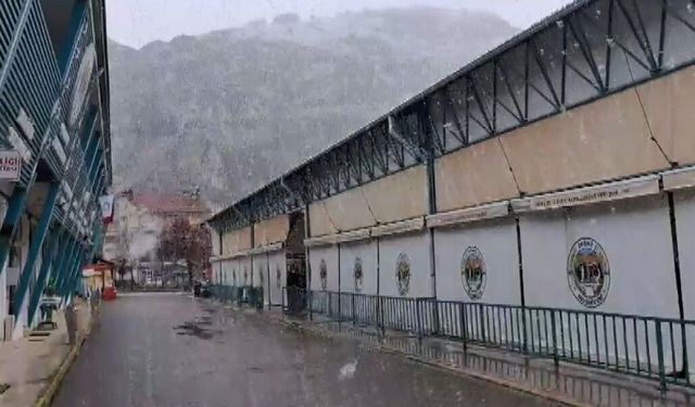 Eskişehir’de mevsimler şaştı: Nisan ayında kar yağdı!