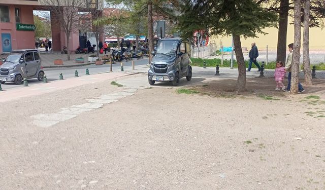 Eskişehir'de boş arsa park alanına döndü