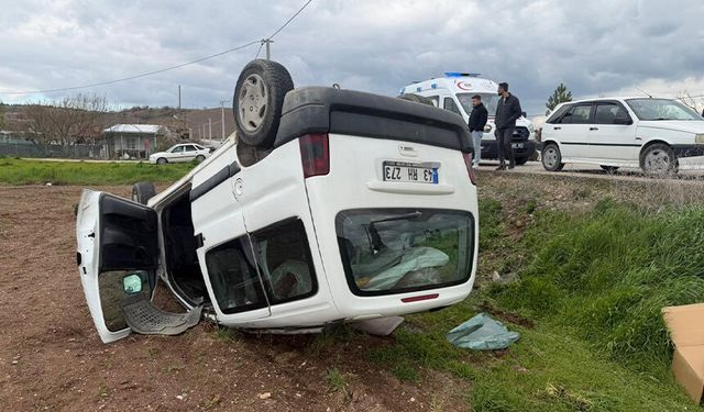 Eskişehir’de panelvan takla attı: 2 kişi yaralandı