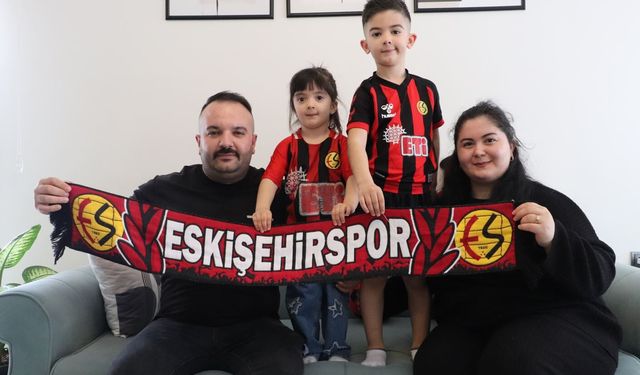 Eskişehir'de minik taraftar Eskişehirspor için kumbarasını bağışladı!