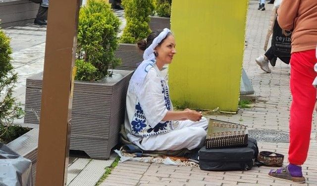 Sokak müzisyenleri şehre renk katıyor