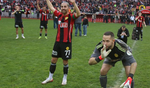 Eskişehirspor'da galibiyet sonrası üçlüyü o isimler çektirdi